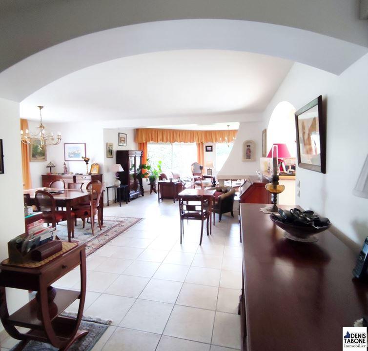 Maison traditionnelle - 186 m² - 9 pièces