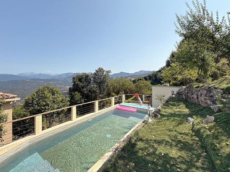 Villa - 300 m² - 5 pièces