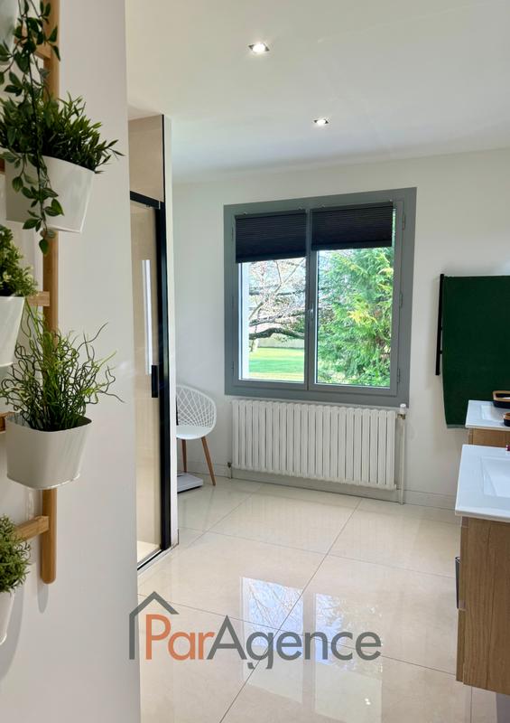 Maison - 290 m² - 9 pièces