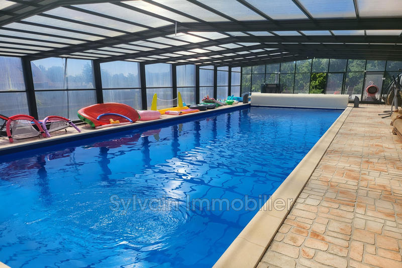 Propriété - 425 m² - 15 pièces