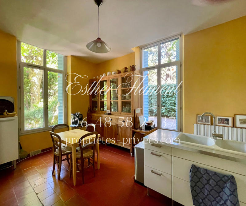 Maison - 220 m² - 10 pièces