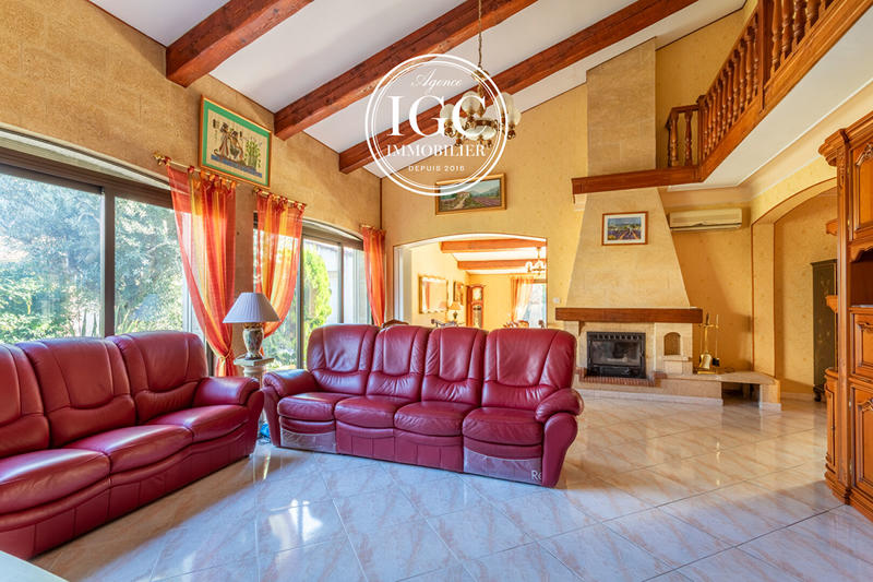 Maison - 240 m² - 6 pièces