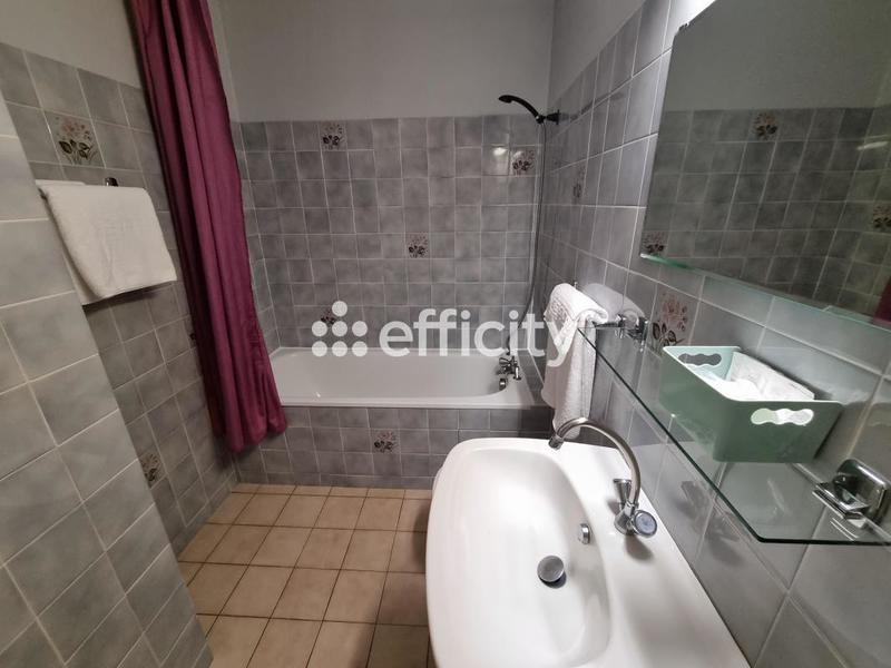 Bureau - 757 m² - 22 pièces