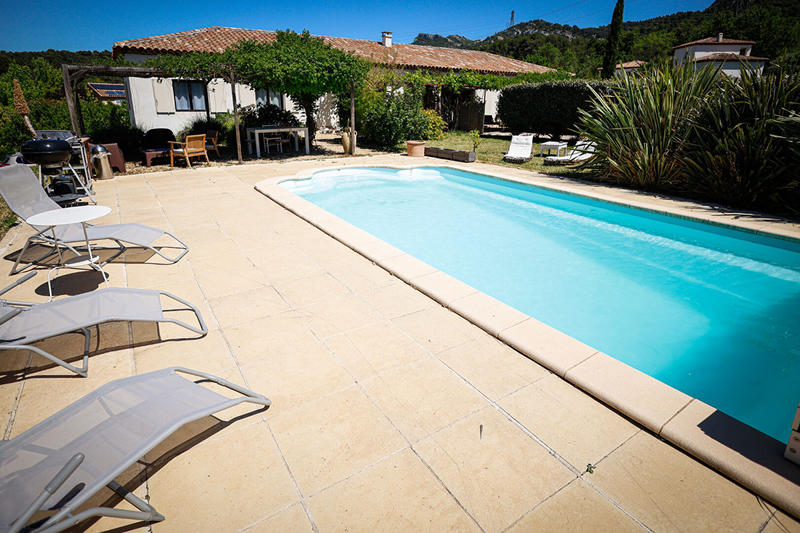 Maison - 250 m² - 6 pièces