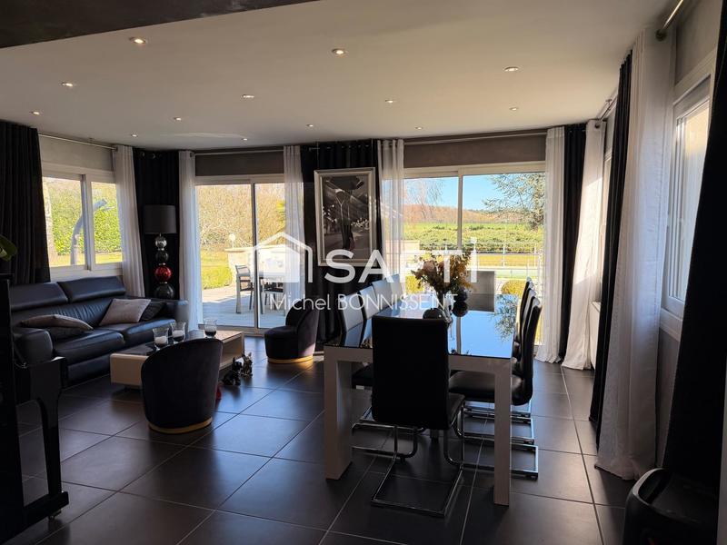 Maison - 300 m² - 10 pièces