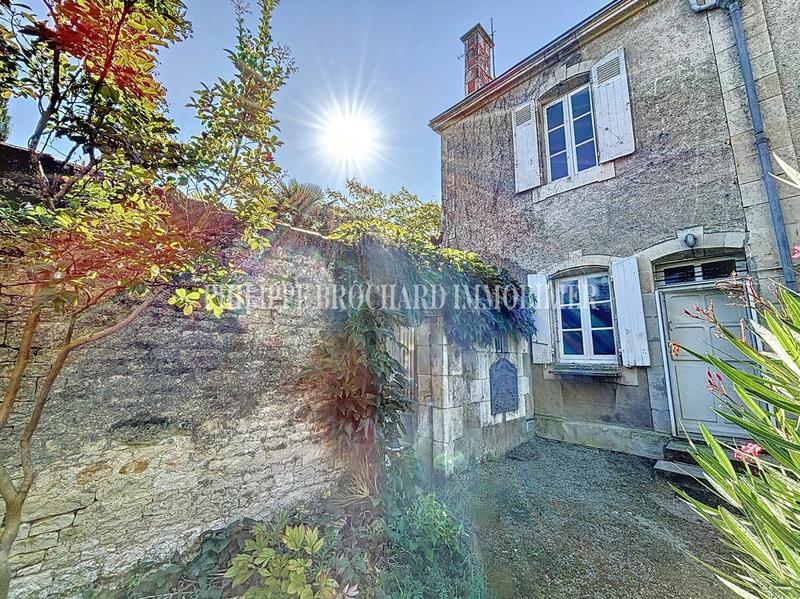 Maison - 241 m² - 12 pièces