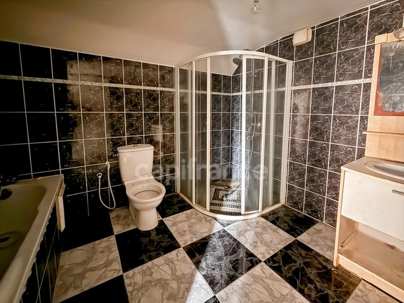 Immeuble - 193 m² - 9 pièces