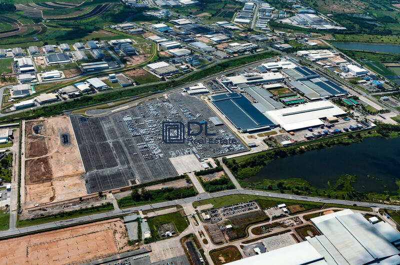 Terrain commercial - 2 400 m²