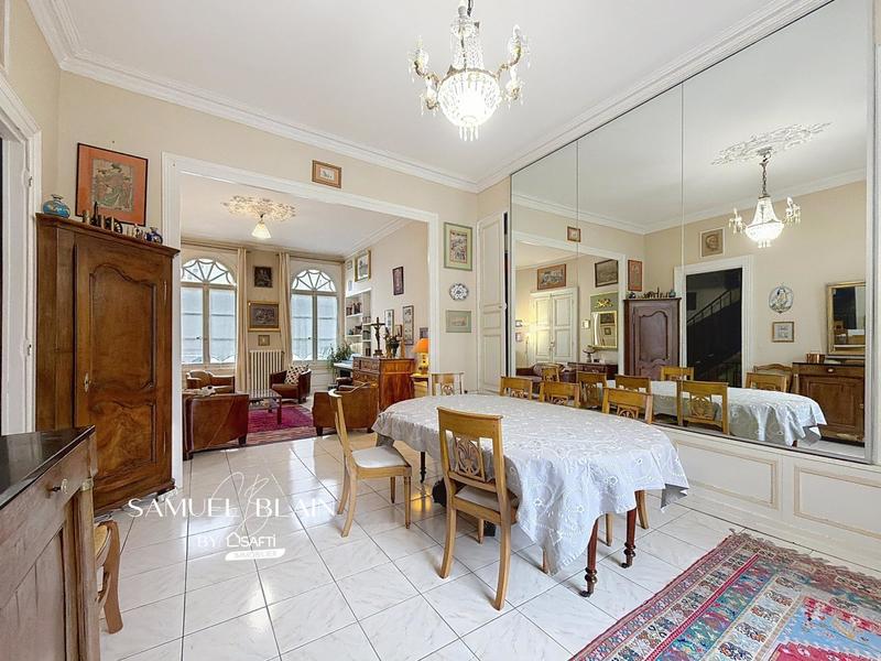 Maison - 200 m² - 9 pièces