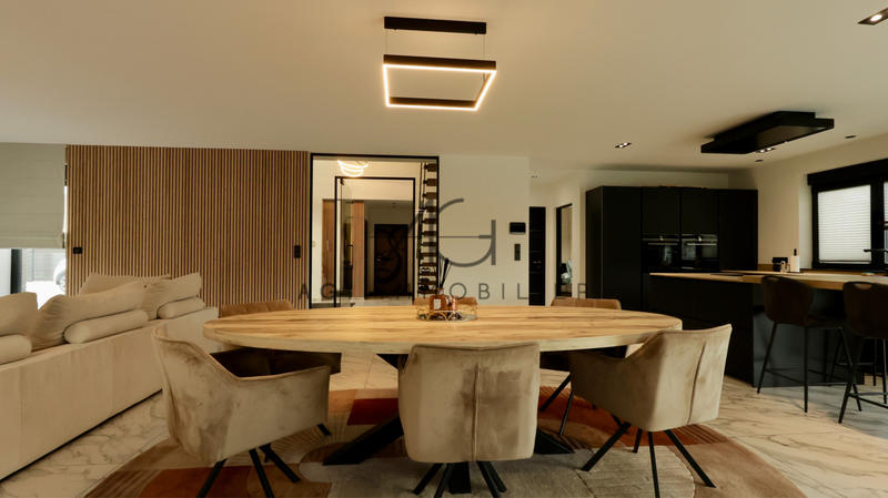 Maison - 228 m² - 5 pièces