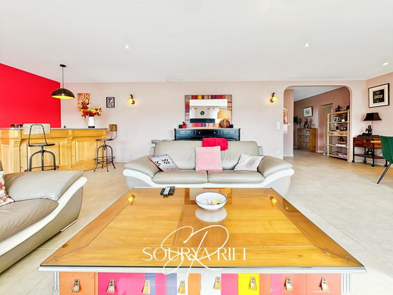 Maison - 195 m² - 5 pièces