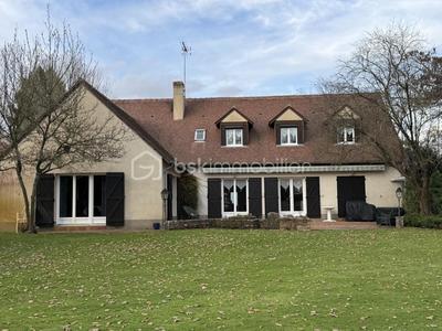 Propriété - 260 m² - 8 pièces