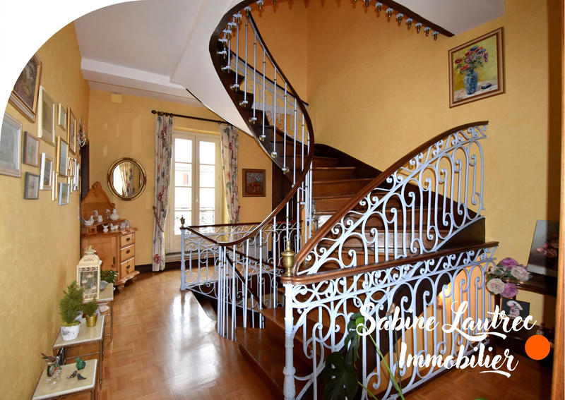 Maison - 233 m² - 7 pièces