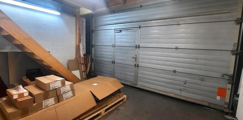 Local d'activité / Entrepôt - 140 m² - 5 pièces