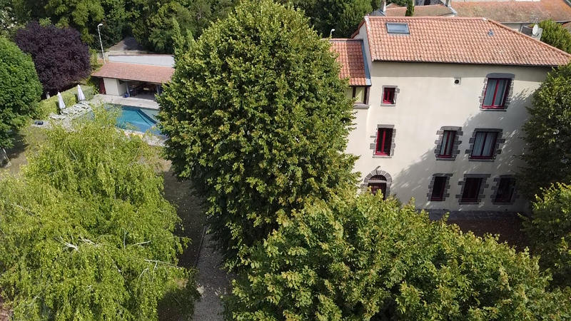 Maison - 270 m² - 6 pièces