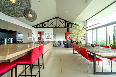 Maison - 310 m² - 9 pièces