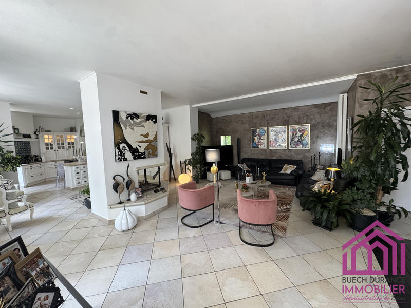 Villa - 233 m² - 6 pièces