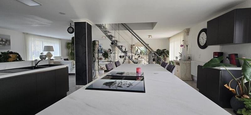 Maison - 232 m² - 6 pièces