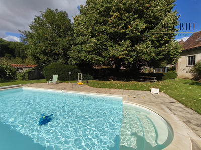 Maison ancienne - 246 m² - 8 pièces