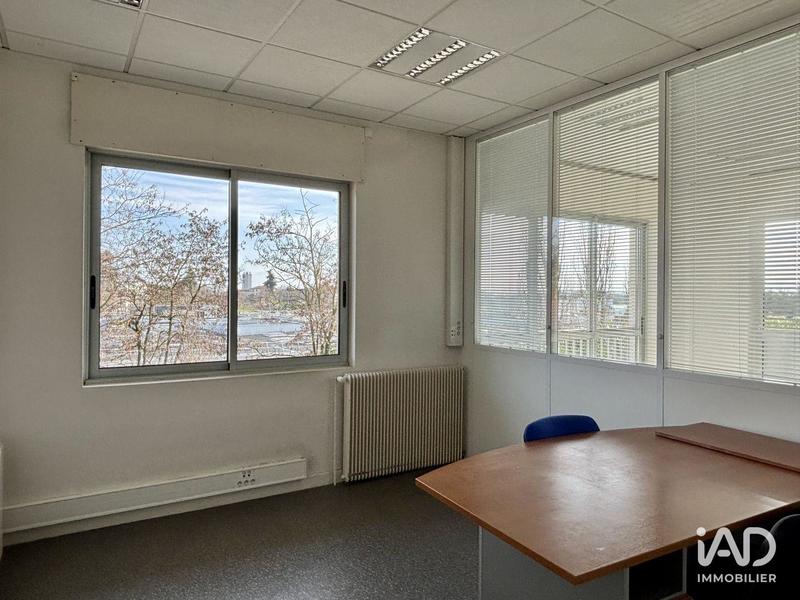 Bureau - 810 m²