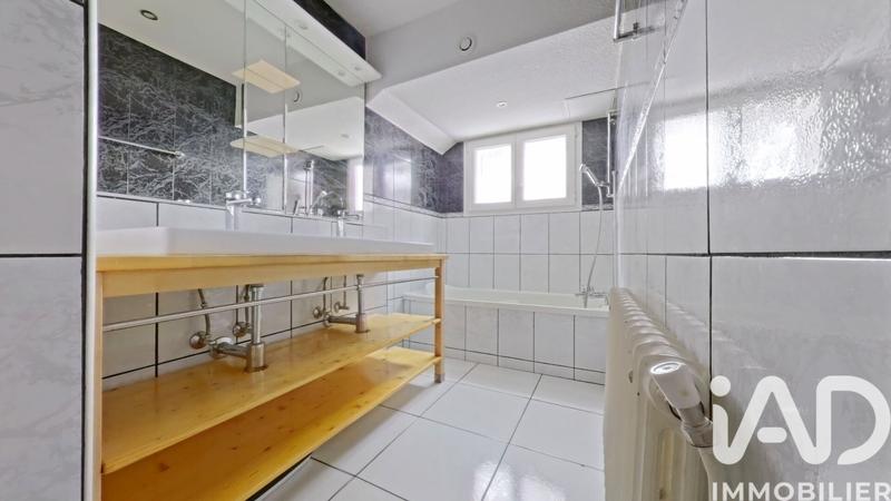 Maison - 211 m² - 8 pièces