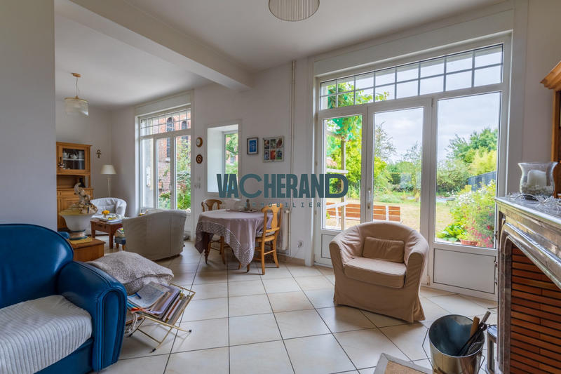 Maison - 250 m² - 12 pièces