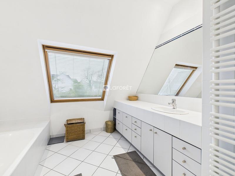 Maison - 256 m² - 6 pièces