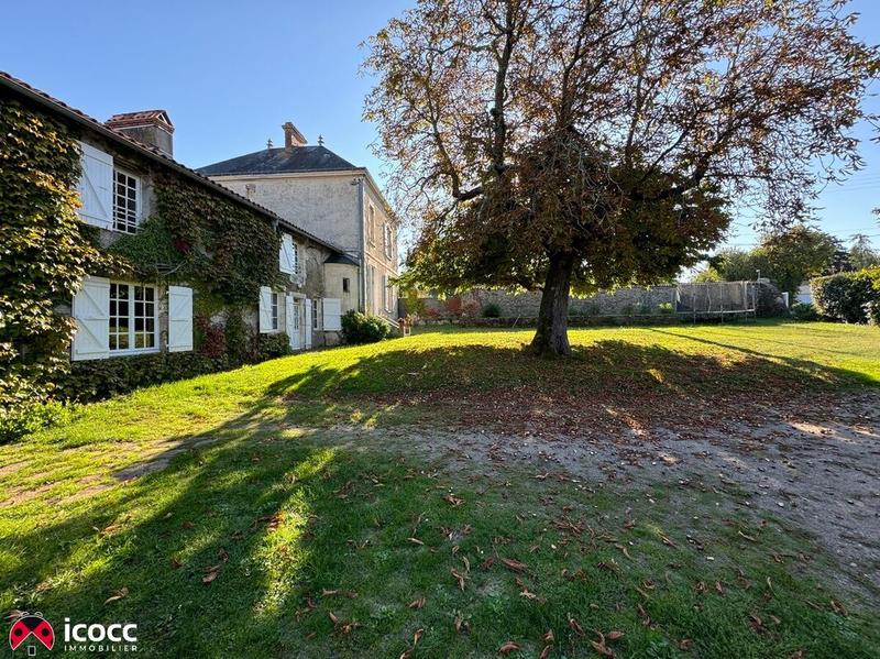 Demeure - 563 m² - 18 pièces