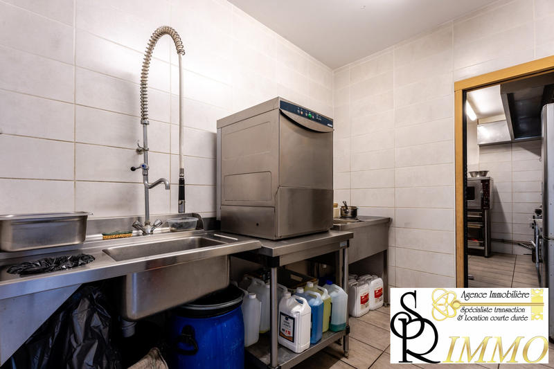 Fonds de commerce - Local commercial - 384 m²