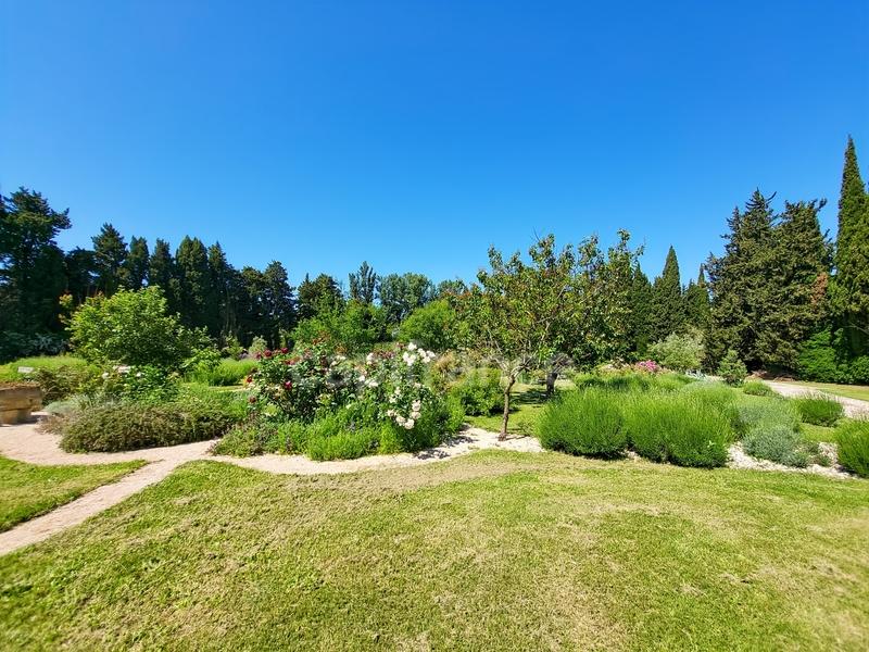 Maison - 628 m² - 9 pièces