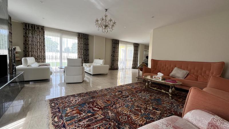 Maison - 330 m² - 10 pièces