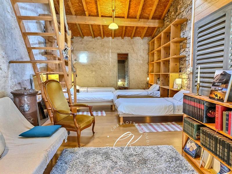 Maison - 325 m² - 9 pièces