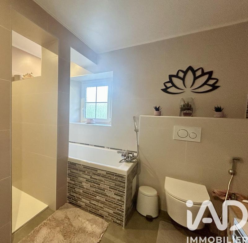 Maison - 242 m² - 7 pièces