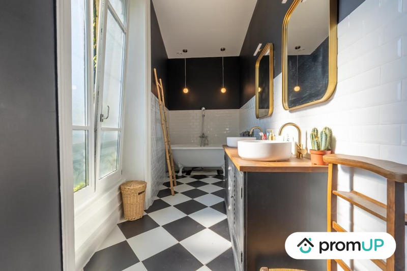 Maison - 320 m² - 111 pièces