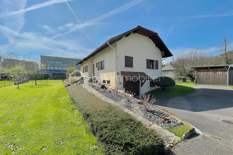 Maison traditionnelle - 140 m² - 6 pièces