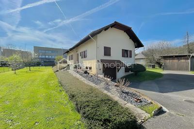 Maison traditionnelle - 140 m² - 6 pièces