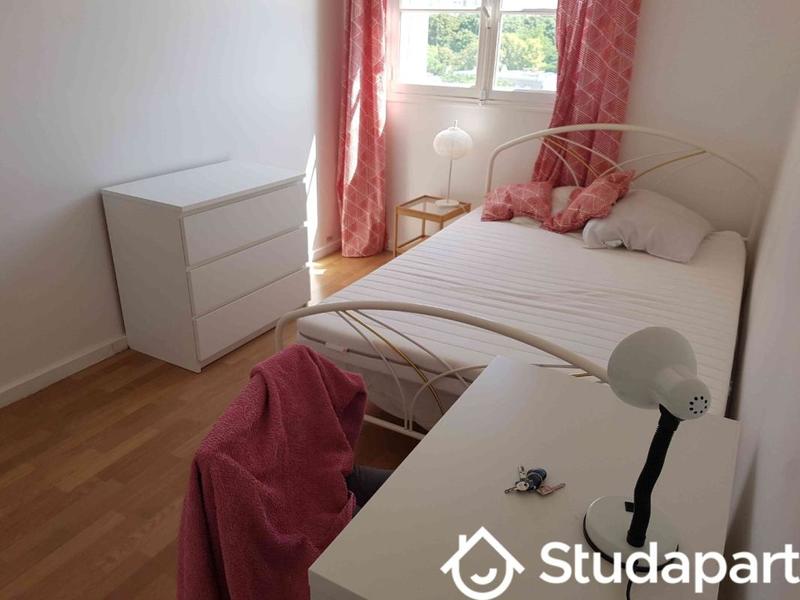 Chambre - 10 m² - 1 pièce