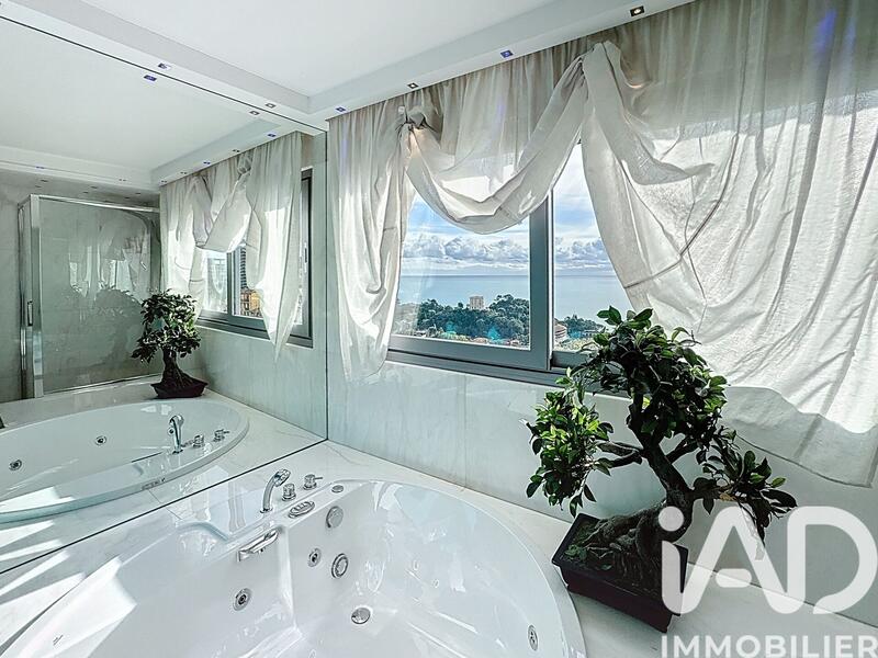 Maison - 345 m² - 8 pièces