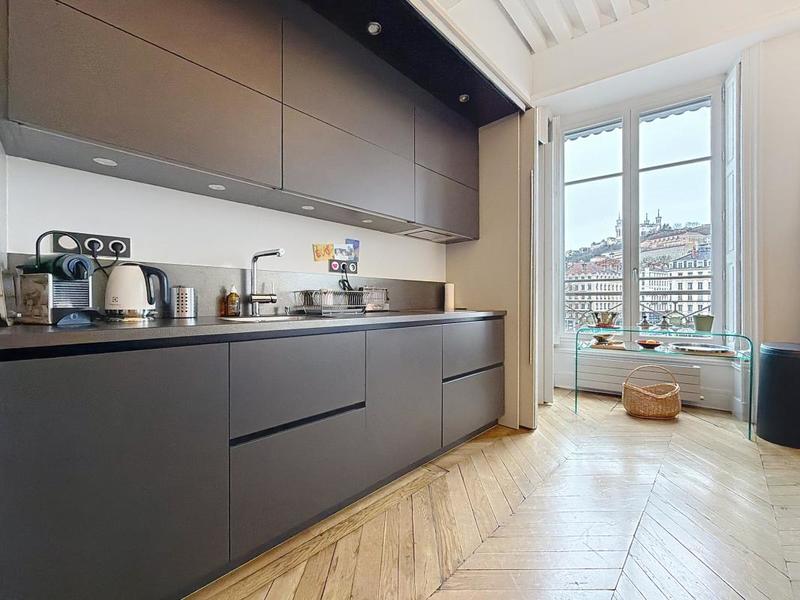 Appartement bourgeois - 107 m² - 3 pièces