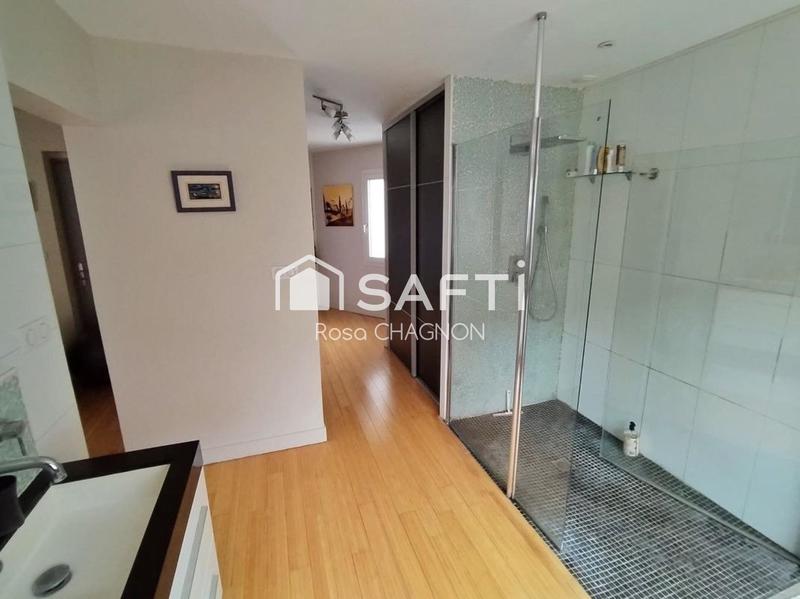 Maison - 224 m² - 11 pièces