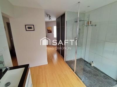 Maison - 224 m² - 11 pièces