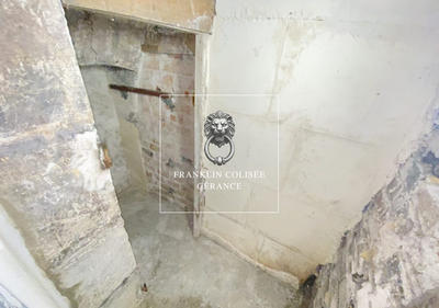 Parking / Garage - 3 m²