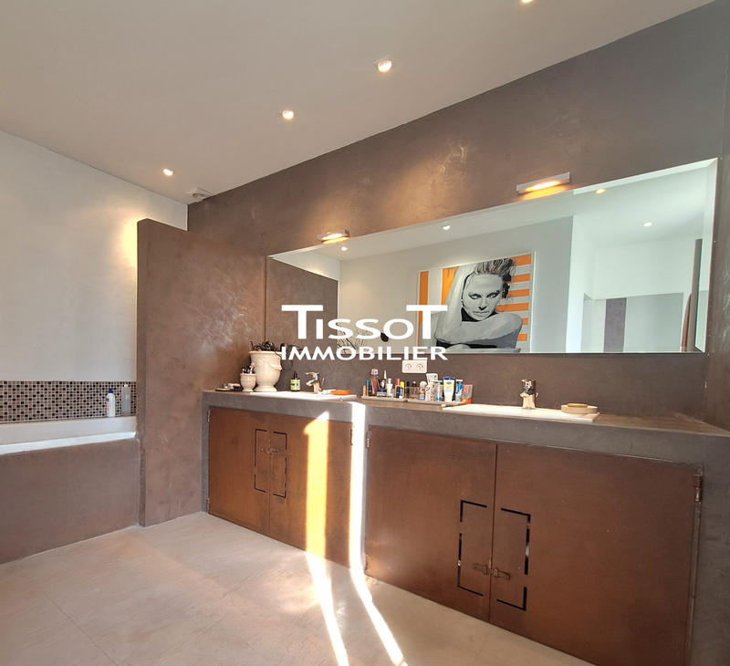 Maison ancienne - 239 m² - 7 pièces