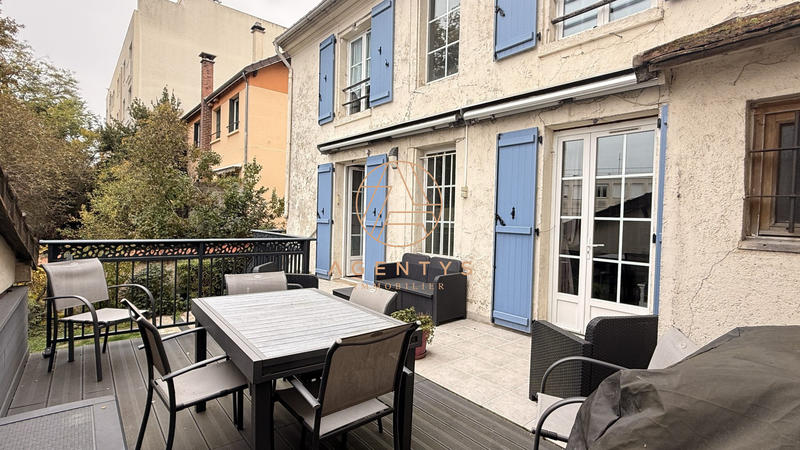 Maison - 157 m² - 8 pièces