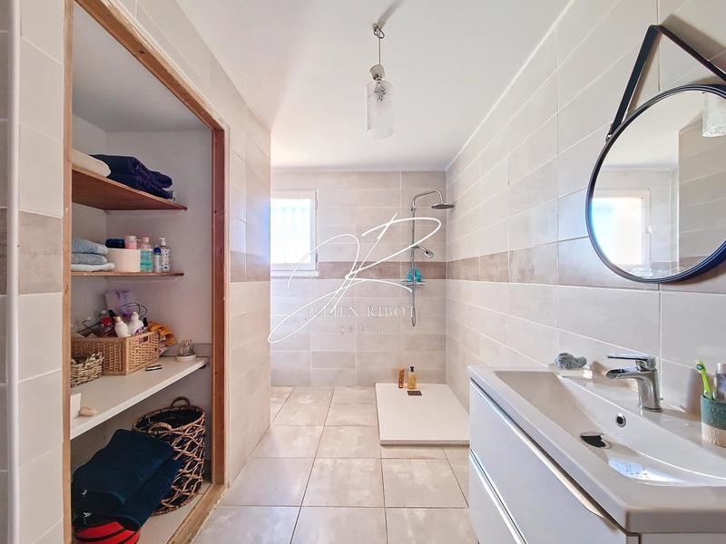 Maison - 189 m² - 8 pièces