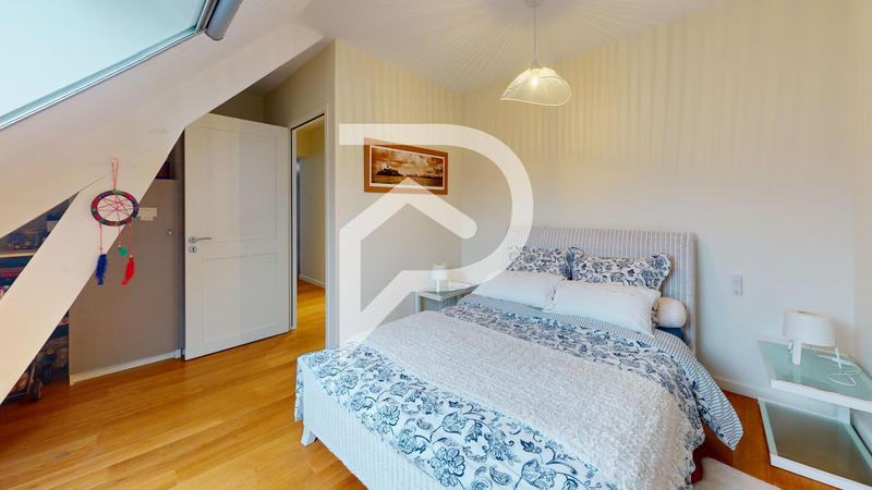 Maison - 270 m² - 8 pièces