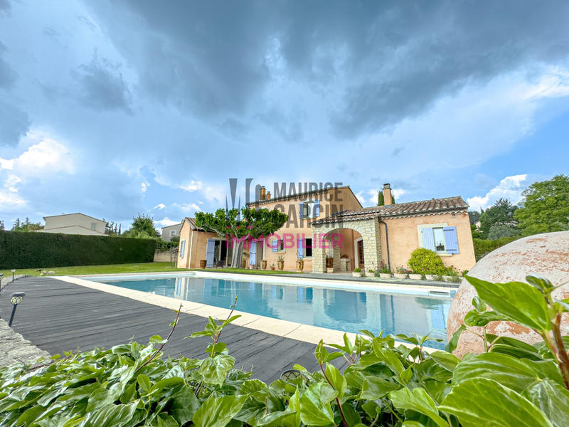 Maison - 200 m² - 9 pièces