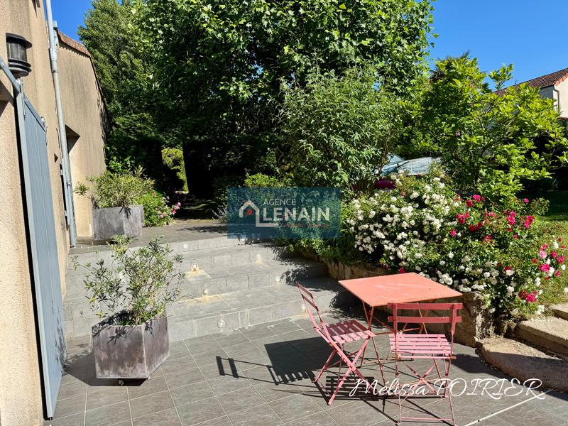 Maison - 241 m² - 9 pièces