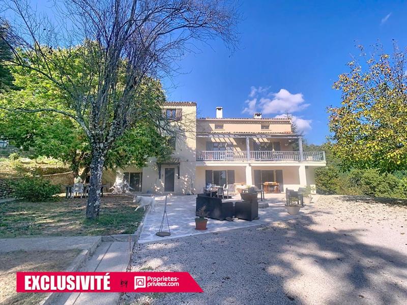 Maison - 410 m² - 15 pièces