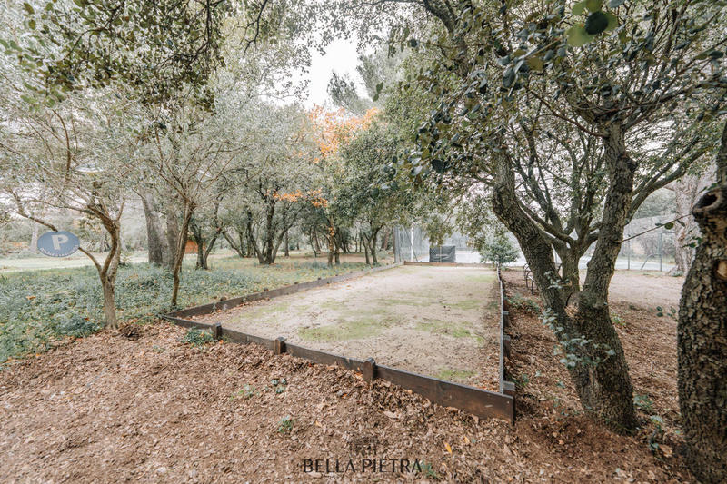 Maison - 351 m² - 15 pièces